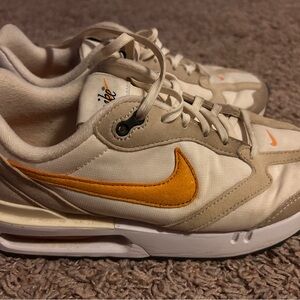 Nike women’s sneakers